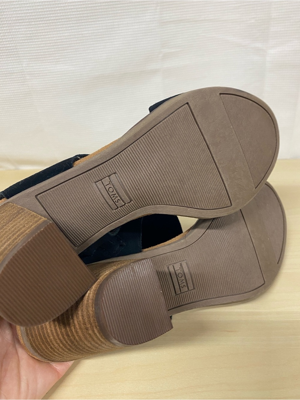 TOMS Majorca Black Suede Cutout Block Heel Sandals Size 9.5 NWT - Picture 5 of 5
